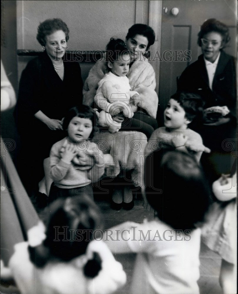 1960 Press Photo Tracey-Daughter of Jean Simmons Takes Dance Lessons - Historic Images