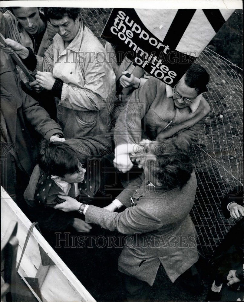 1962 Ban-the-bomb demonstrators - Historic Images