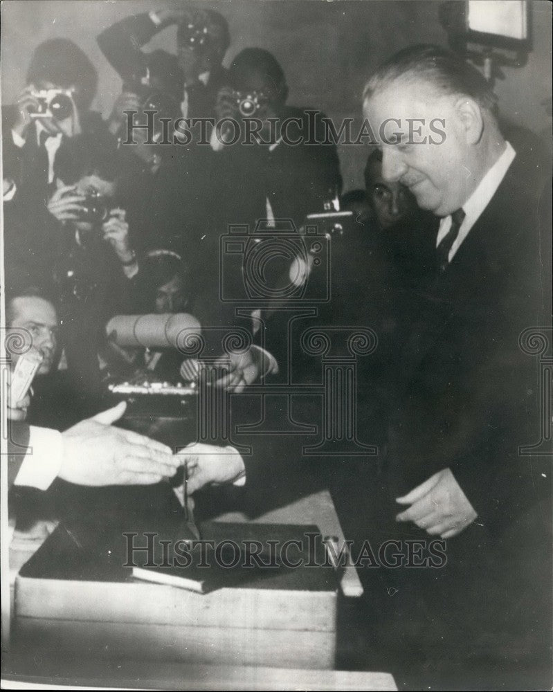 1969 Press Photo Alain Poher, The Acting-President, Casts His Vote - KSB36455-Historic Images