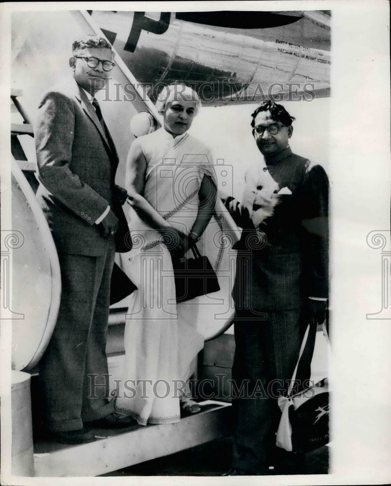 1953, Vijayalakshmi Pandit, A.K. Chanda & Venkataraman - KSB36507 - Historic Images