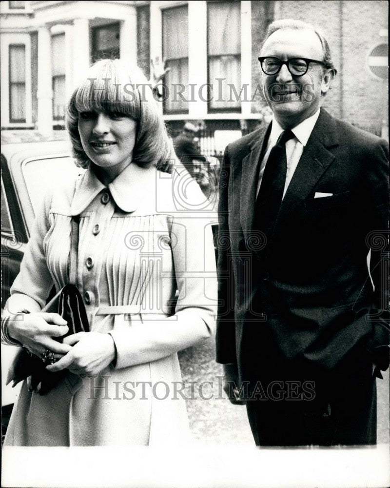 1973 Press Photo Defence Secretary, Lord Carrington With His Daughter Virginia-Historic Images