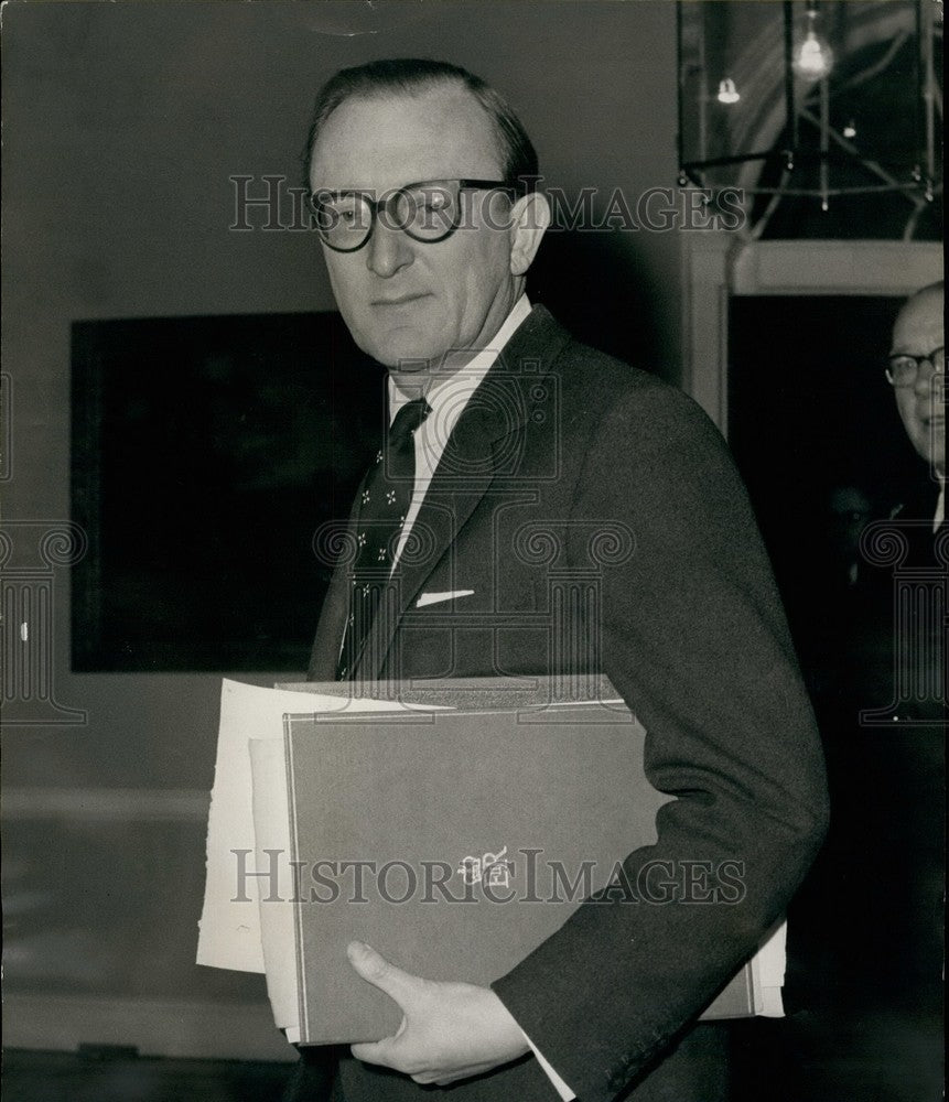 1964 Press Photo Lord Carrington Arrives For Cabinet Meeting - KSB36561 - Historic Images