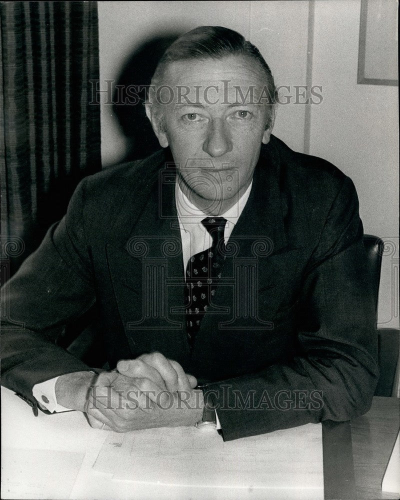 1970 Press Photo Robert Carr Secretary State Employment Productivity New Office-Historic Images