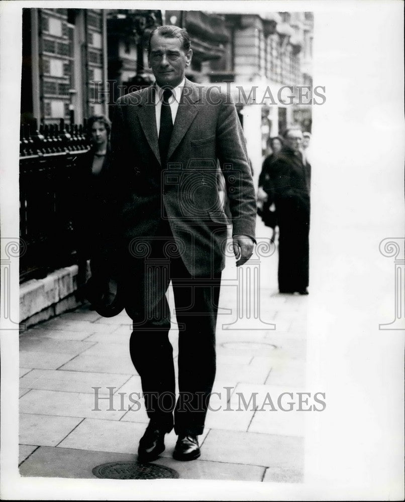 1957 Press Photo London Newspaper Daily Sketch Contest Chris Powell Prize-Historic Images