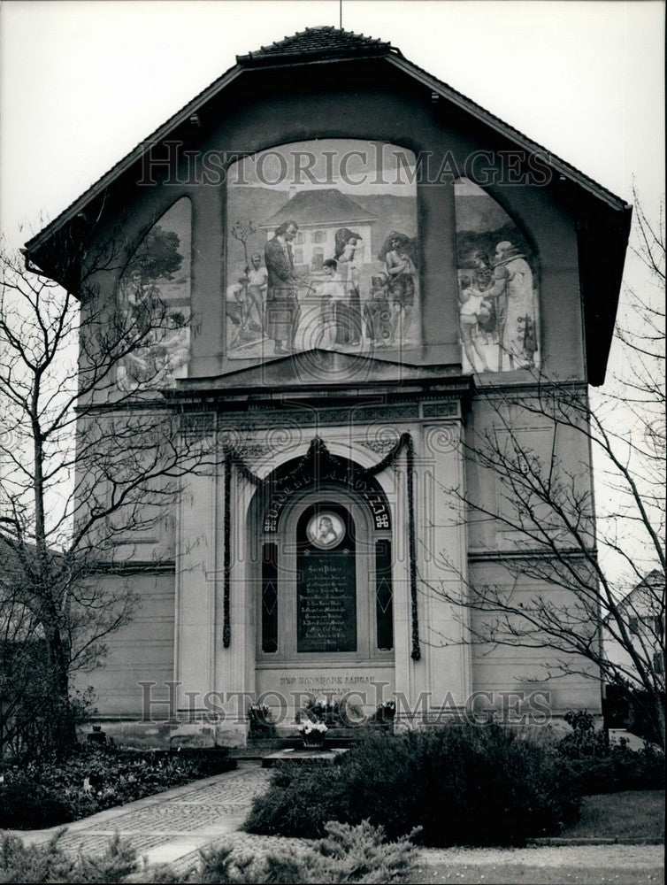 Pestalozzi's Grave in Nevhof  - Historic Images