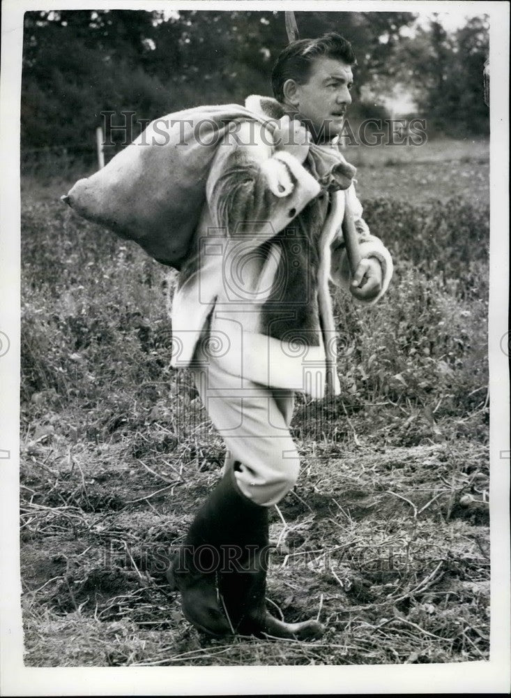 1957 Press Photo Hair Stylist Raymond on his farm - KSB36923 - Historic Images