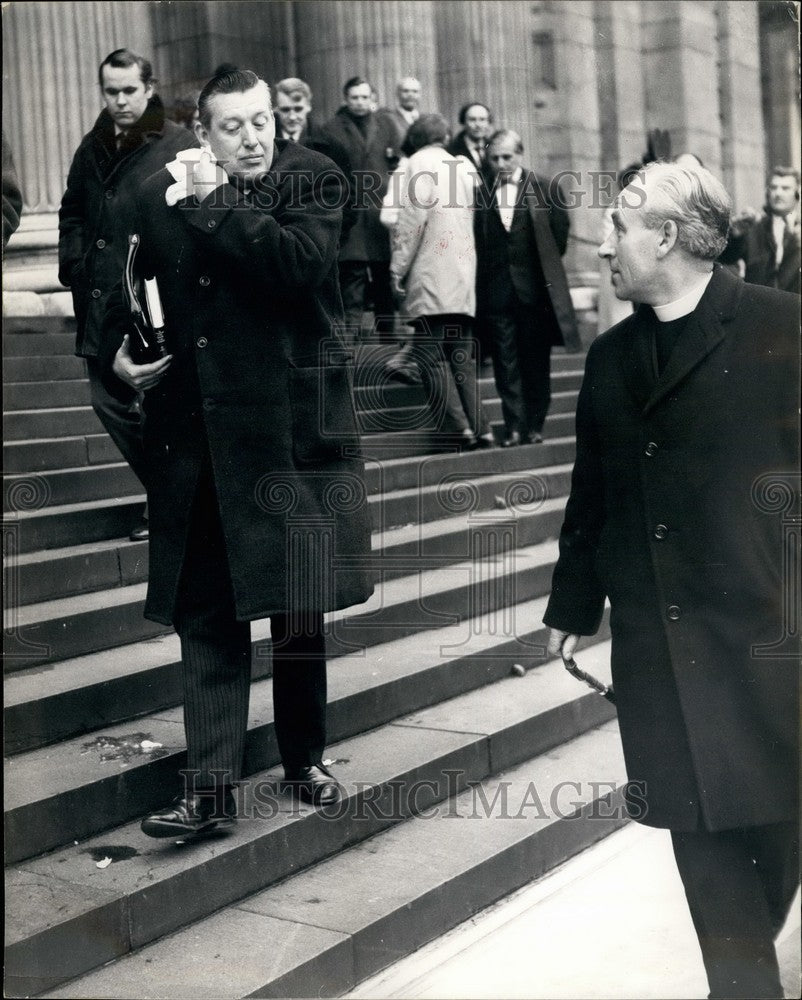 1969, The Rev. Ian Paisley at St. Paul's Cathedral - KSB36967 - Historic Images