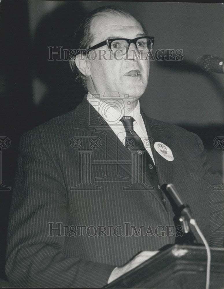 1975 Press Photo Sir Henry Plumb at Egg Producers Protest Meeting - KSB37069-Historic Images