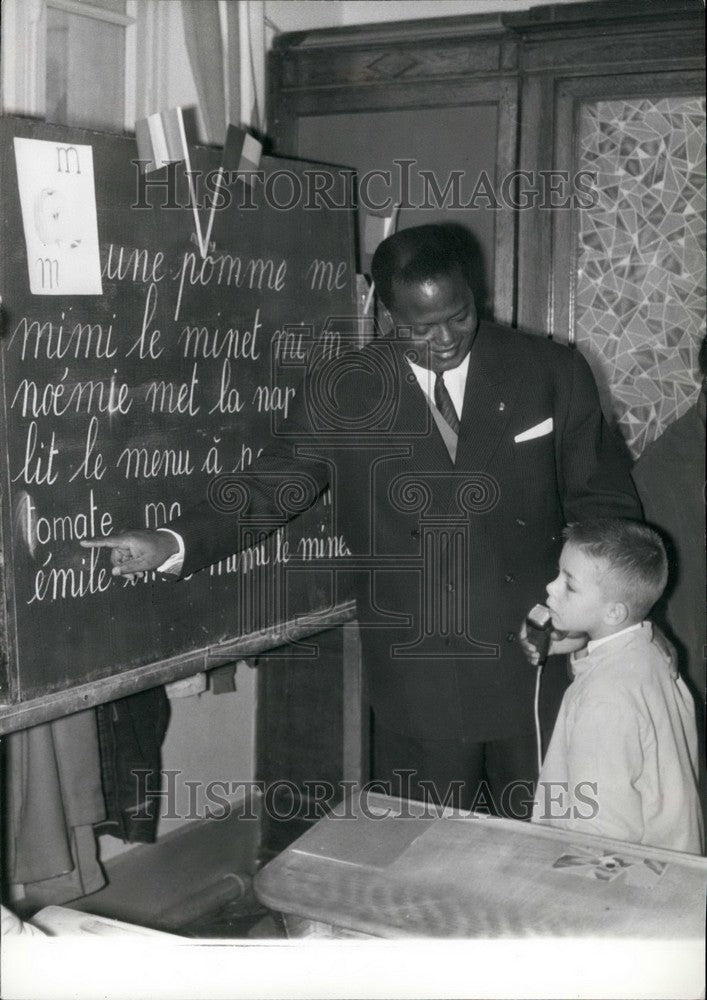 1961 Pres of Republic of dahomey at a Paris school - Historic Images