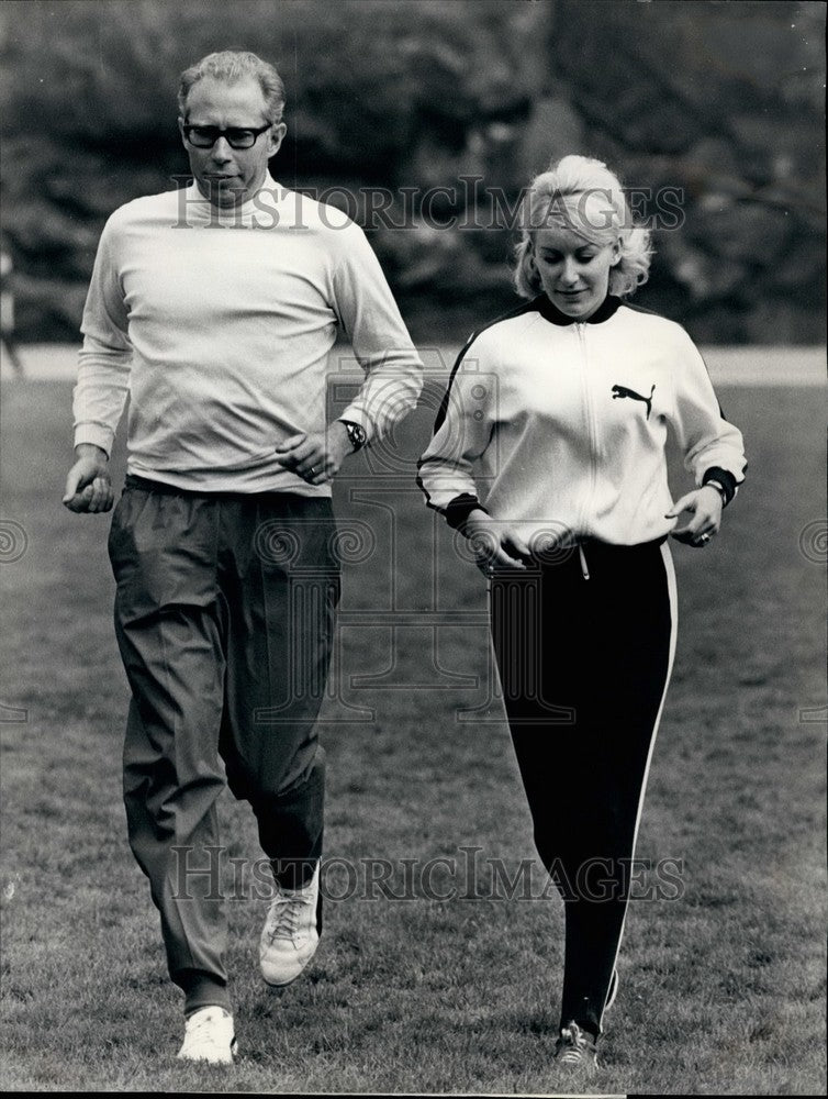 1969 Press Photo Women&#39;s Pentathlon Meta Antenen &amp; coach, Jack Mueller - Historic Images