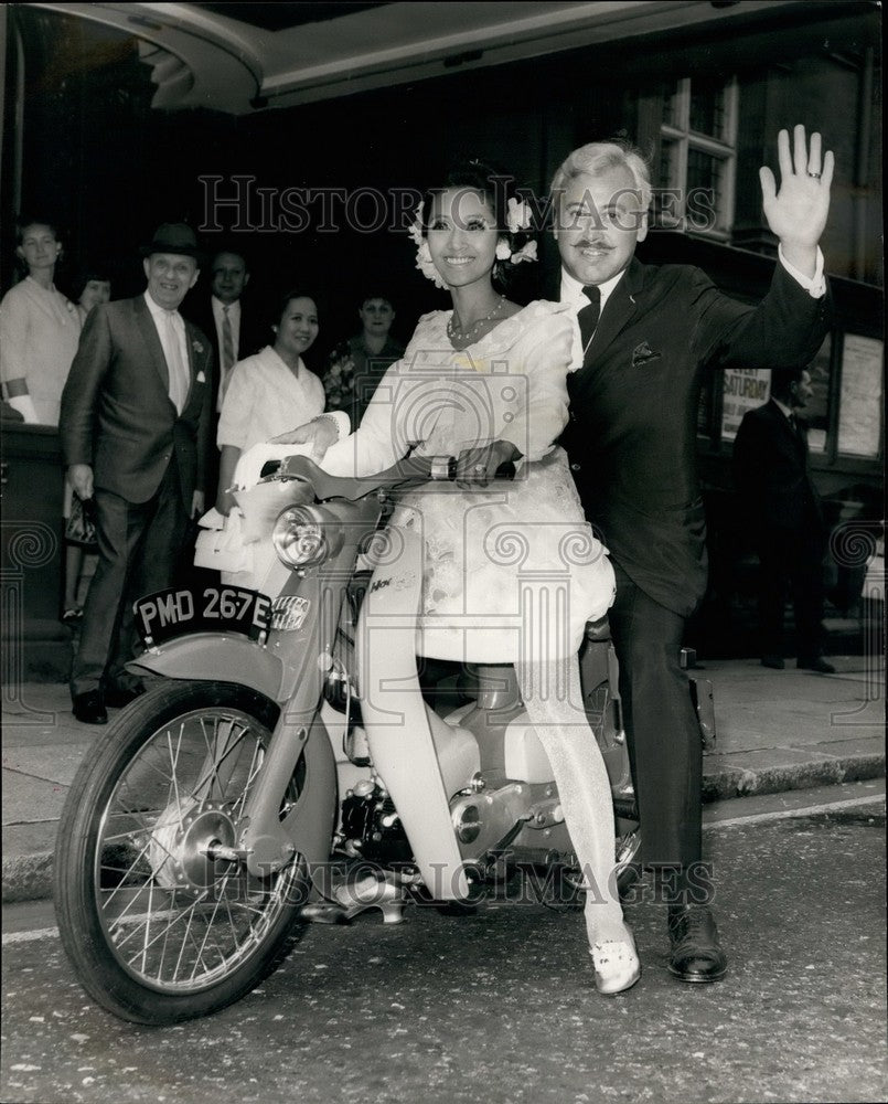 1967 Press Photo Mary Louisa Brillantes Married Maj. Kim Hammond Adler London-Historic Images