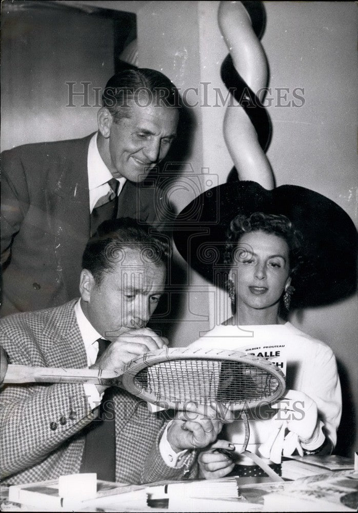 1954 Press Photo Young French Author Prouteau & R Saint-Cyr and G Carpentier-Historic Images