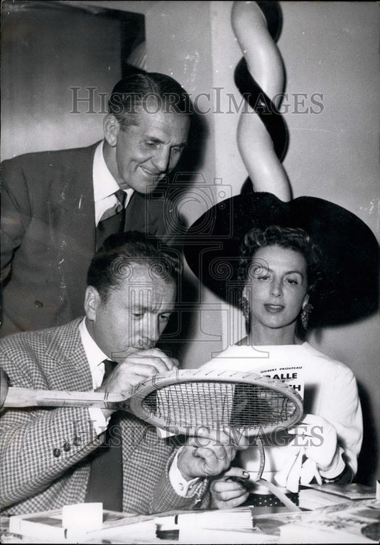 1954 Press Photo Young French Author Prouteau & R Saint-Cyr and G Carpentier-Historic Images