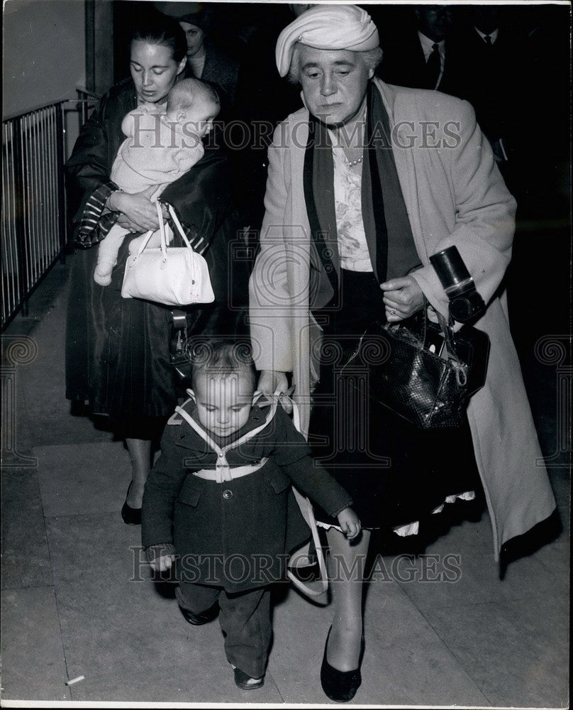 1969 Press Photo Mrs. Gwyneth Poole& children,Her husband killed a man in Africa - Historic Images