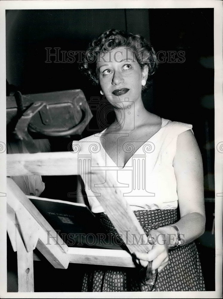 Press Photo Regina Resnik Soprano Singer Bayreuth Festival - KSB38109 - Historic Images