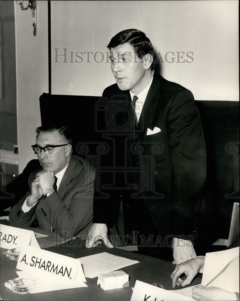 1967, Mr AT Sharman & Mr J Grady,Dir of Post office Giro System - Historic Images