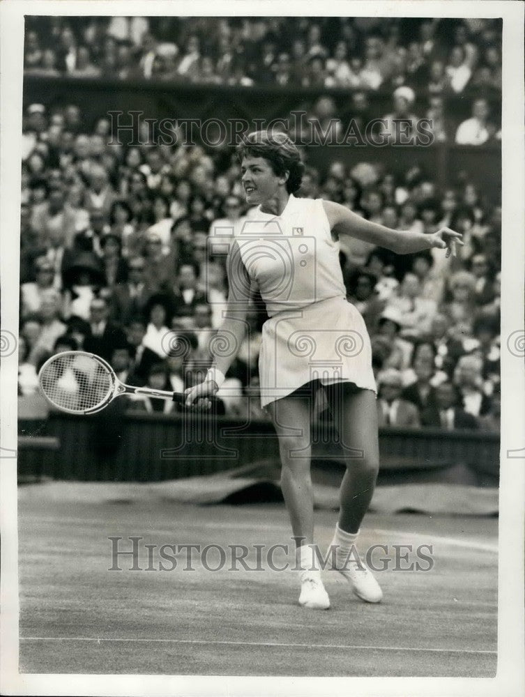 1964 Press Photo Margaret Smith (Australia) at Wimbledon - KSB38635 - Historic Images