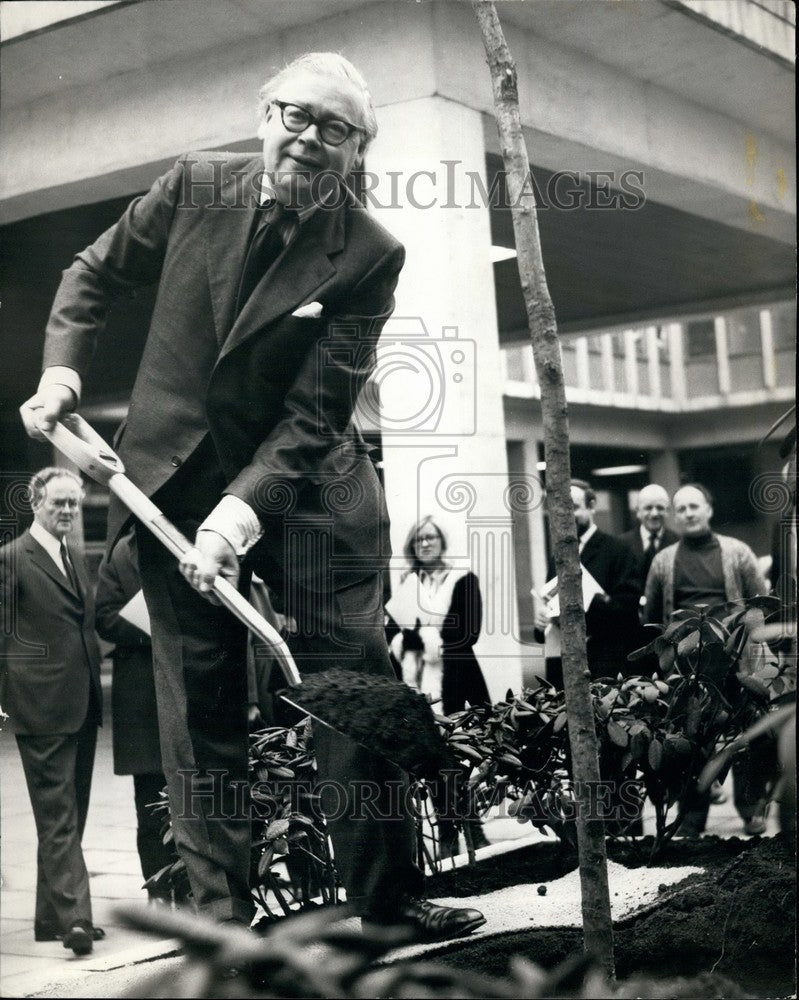 1973 Press Photo Secretary of State for the Environment Geoffrey Rippon - Historic Images