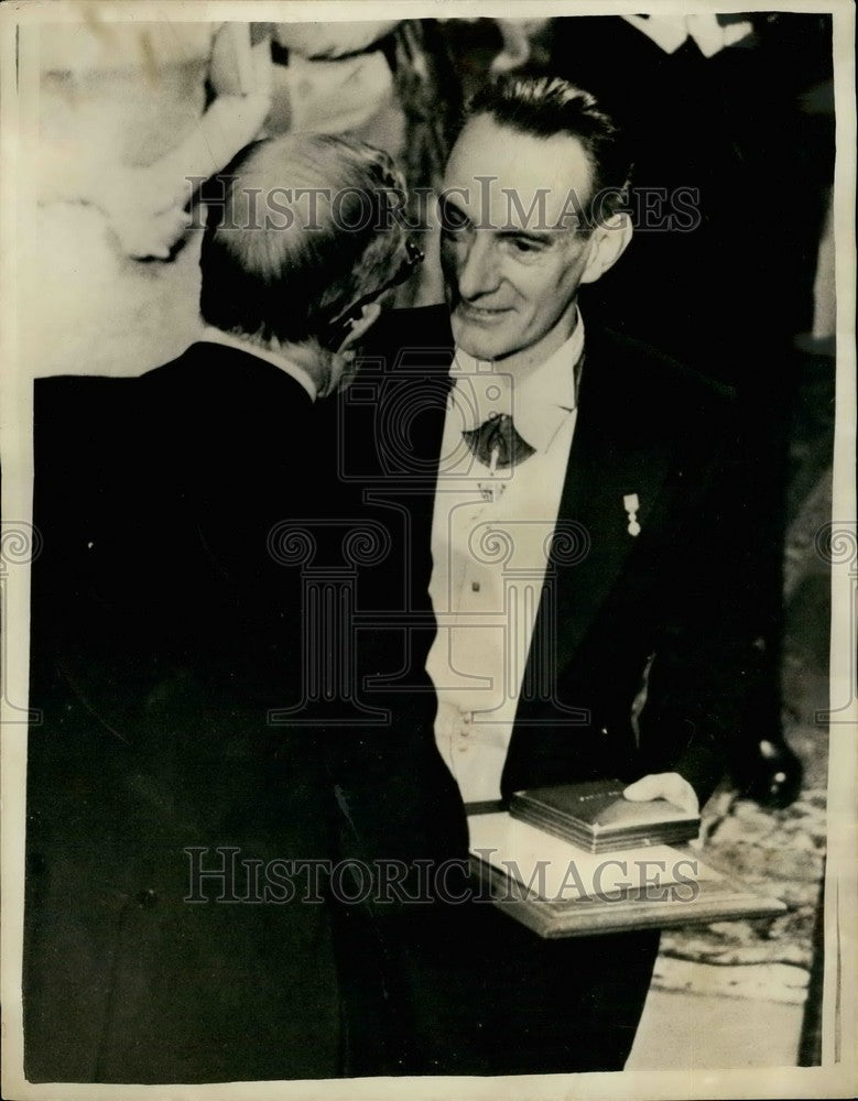 1957, Prof.Daniel Bover &amp; former King Gustav of Sweden - KSB39433 - Historic Images