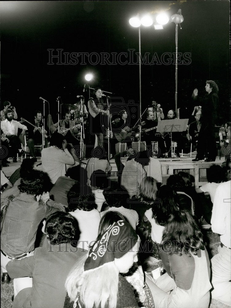 1974 Composer Mikis Theodorakis  & singer Faranduri. - Historic Images