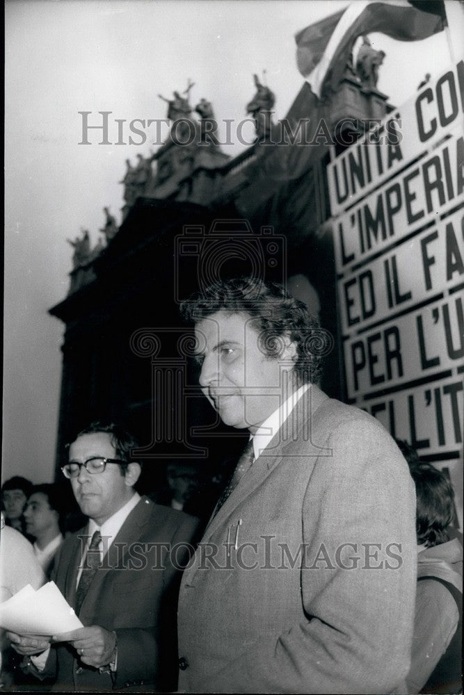 1970 Press Photo Greek musician Mikis Theodorakis &amp; Spain&#39;s Comm Party Sec - Historic Images