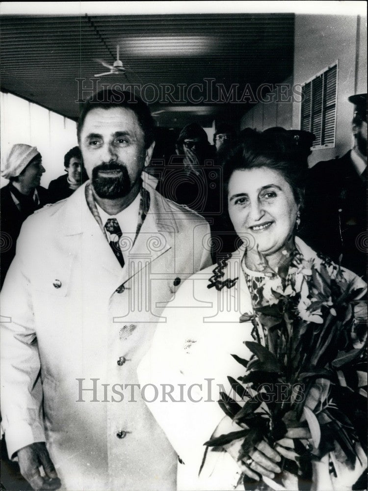 1977 Press Photo Russian Dr Sjtern and his wife - KSB39681-Historic Images