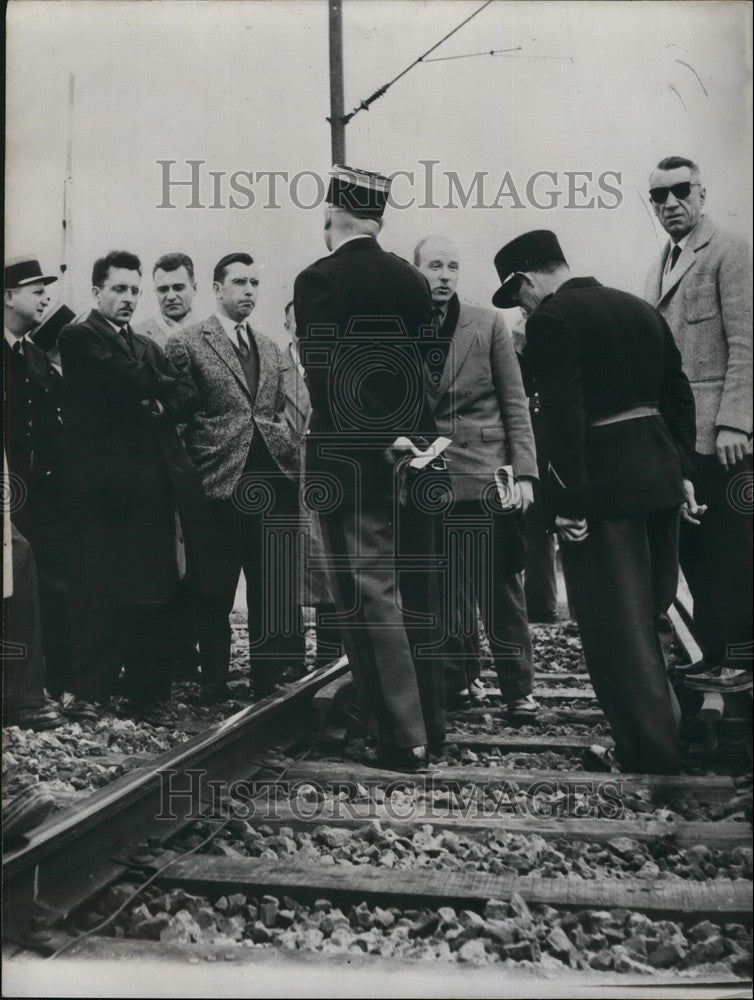 Press Photo Police Officers, Customs Officials Fired Upon - KSB39895-Historic Images