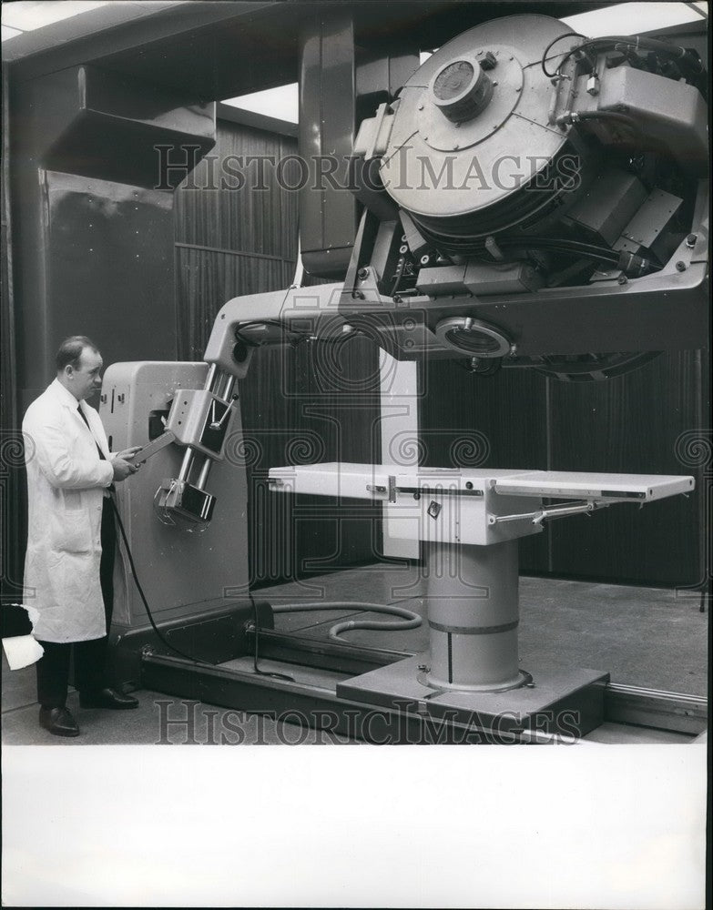 Press Photo St Luke&#39;s Hospital Guilford Is 1st British To Get Betatron Machine - Historic Images