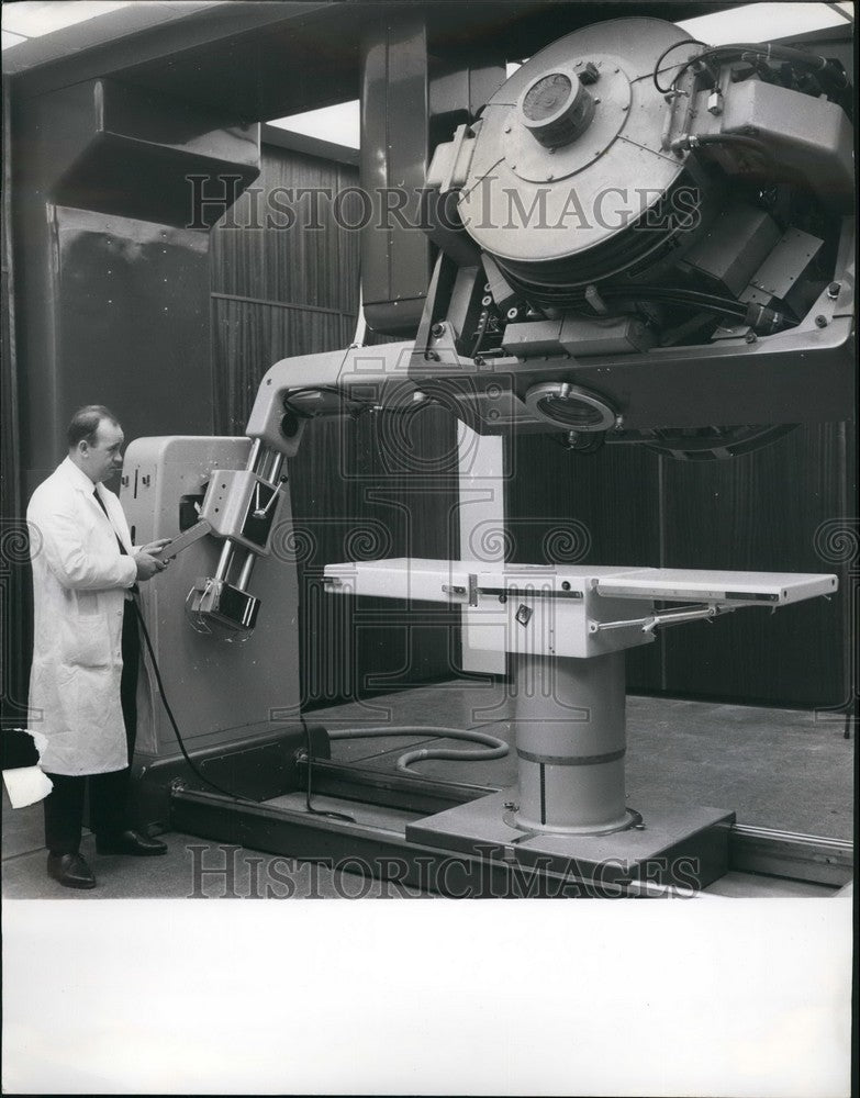 Press Photo St Luke's Hospital Guilford Is 1st British To Get Betatron Machine - Historic Images