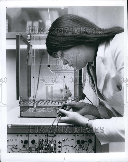 Press Photo Graduate student Sarah Leibowits at Rockefeller University. - Historic Images