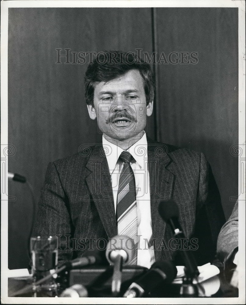 Press Photo Man Sitting at Table During Press Conference - KSB40505 - Historic Images
