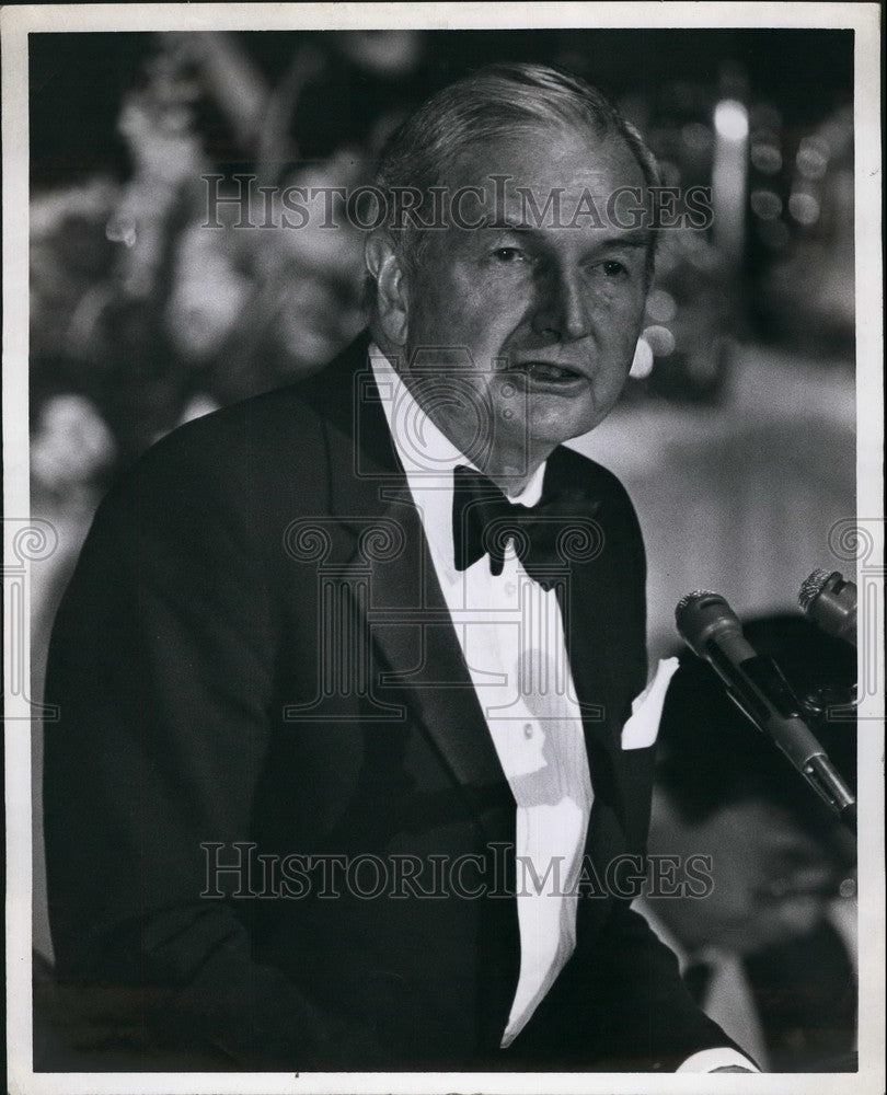 Press Photo Older Gentleman in Tuxedo gives Speech at Podium - KSB40543 - Historic Images