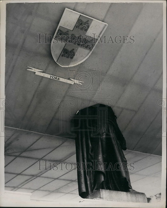 1953 Press Photo stand roof on statue of George Canning at Westminster - Historic Images