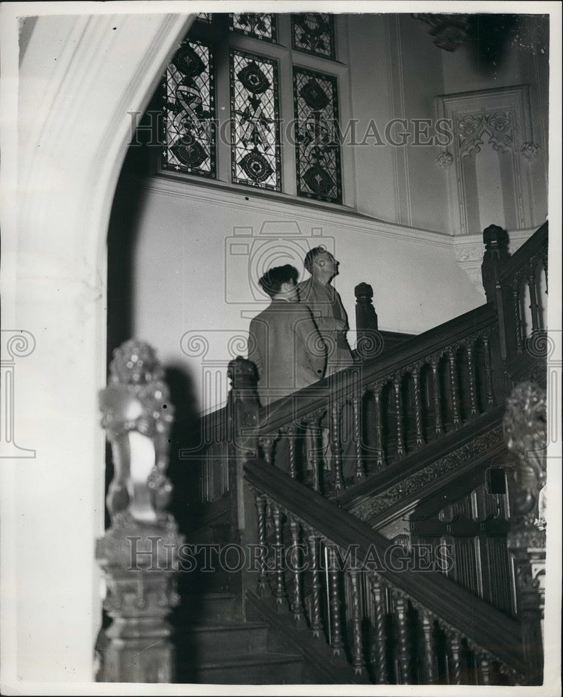 1956, Oak Panelled Staircase &amp; Stained Glass Window At New Lodge - Historic Images