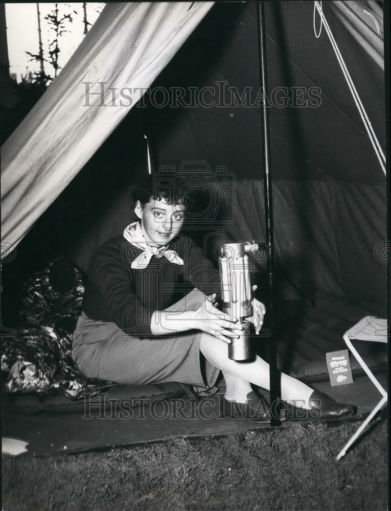 1955, A Camping Girl Warms Her Hands At Munich Camping-Show - Historic Images
