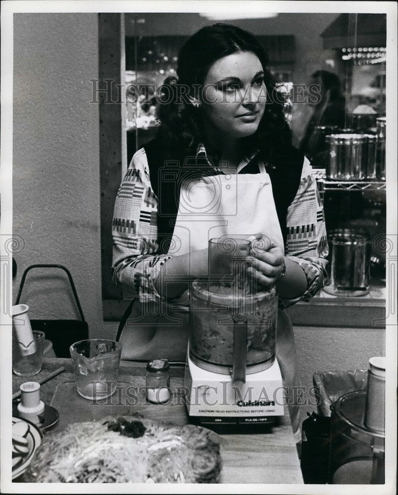 Press Photo Woman working with a Cuisinart food processor - KSB40857-Historic Images