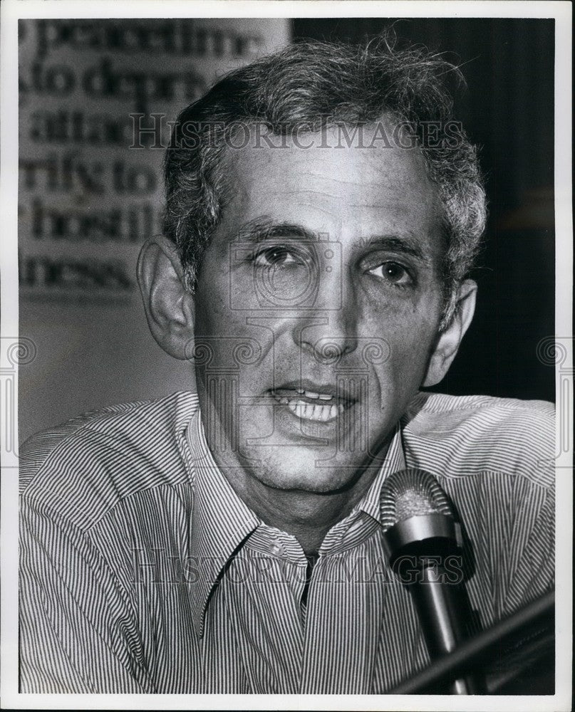 Daniel Ellsberg speaking at the Plowshare Coffeehouse  - Historic Images