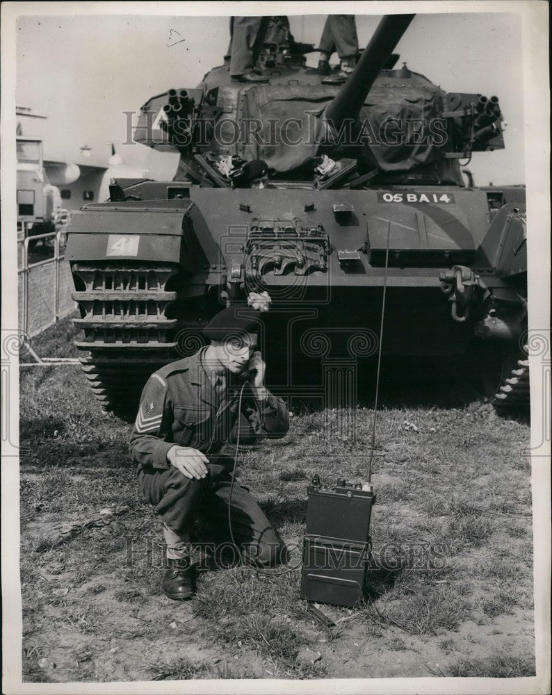 Press Photo Operational display of military electronic equipment - Historic Images