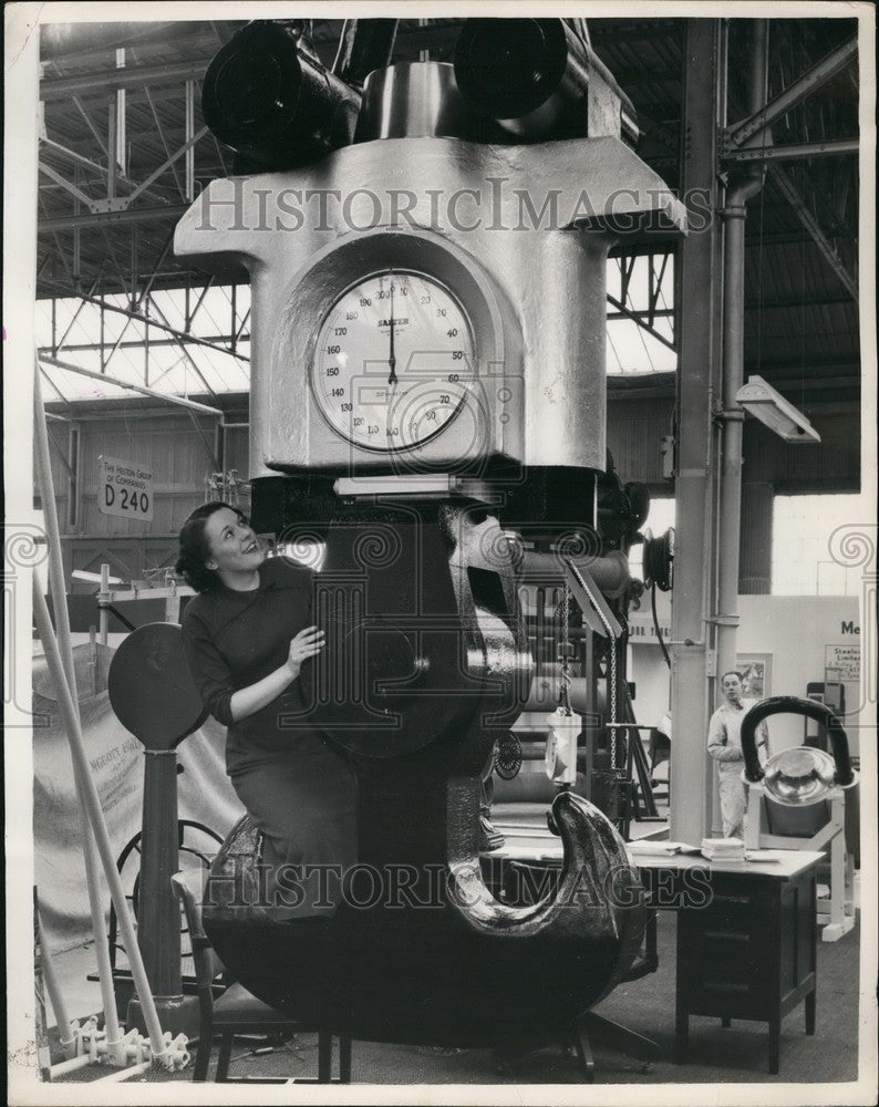 1954 Press Photo British Engineering on Show at Castle Bromwic - KSB41513-Historic Images