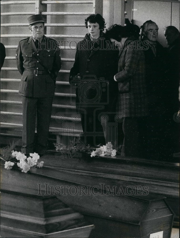  Service For Air Crash Victims - Historic Images