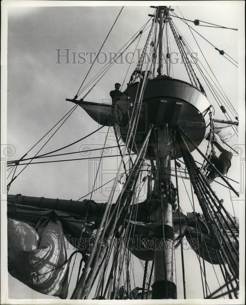 1957 Mayflower 11" AT Brixham, Devon Bay With Capt Alan Villiers - Historic Images