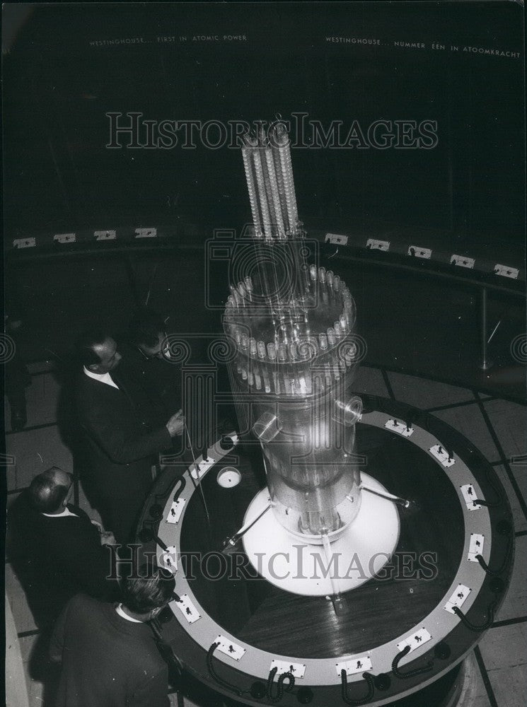 Press Photo Atomium Interior, Brussels - KSB42055-Historic Images