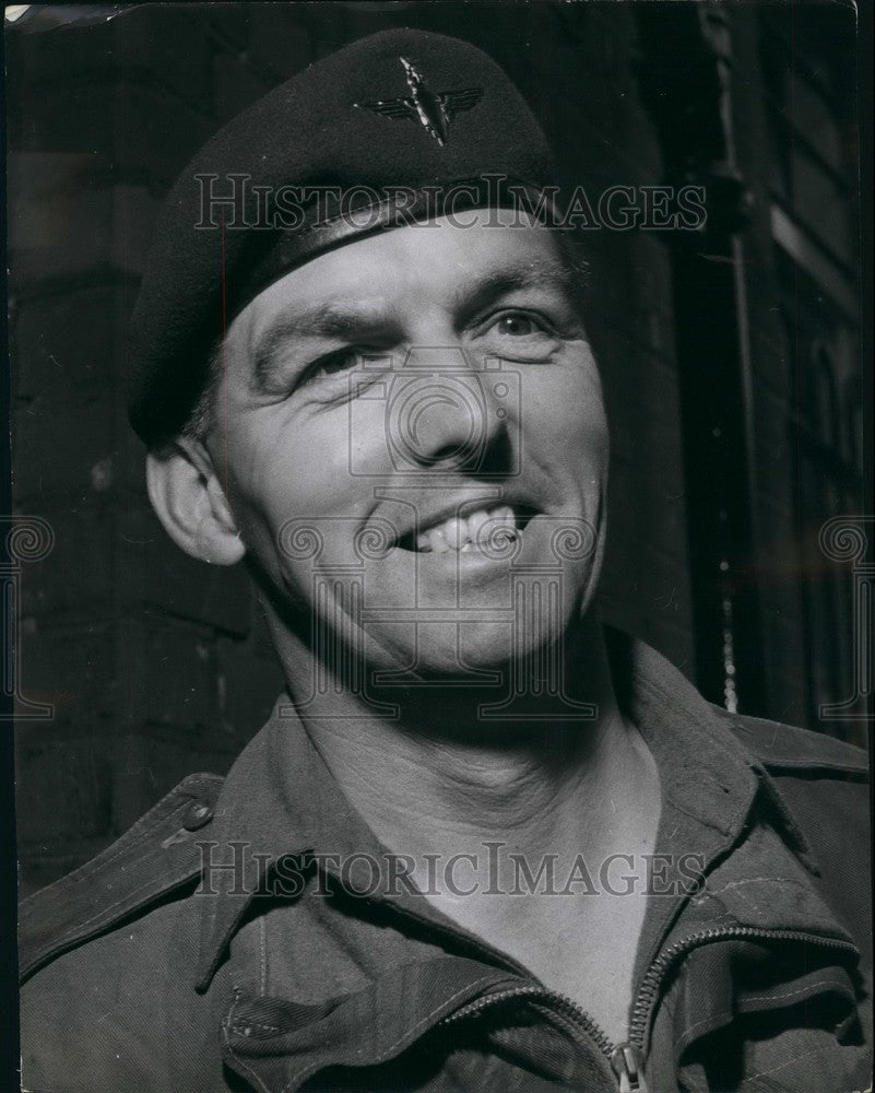 1961 Press Photo Company Sergeant-Major Albert ''Rocky'' Small Hero Of Balloon - Historic Images