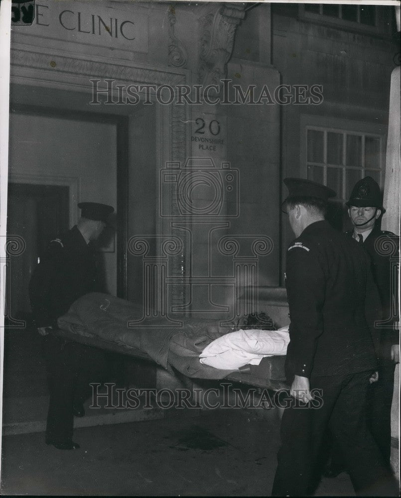 1959 Press Photo Kemal Itik taken to London Clinic after crash at Newdigate-Historic Images