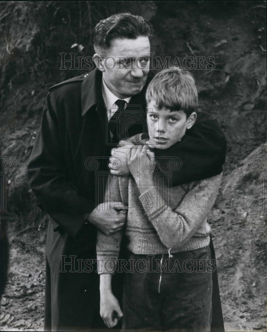 1963 Press Photo Ian Lewis & father Gwilwyn Lewis after pit rescue - KSB42253-Historic Images