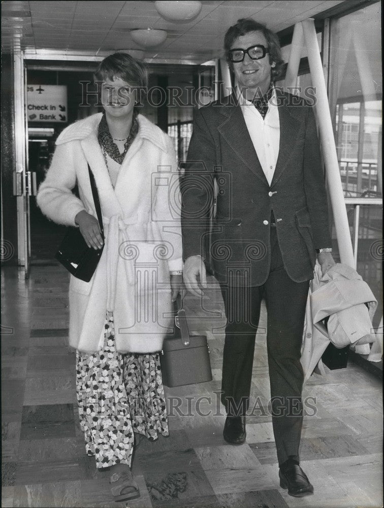 1973 Press Photo Actor Michael Caine, Dominique - Historic Images