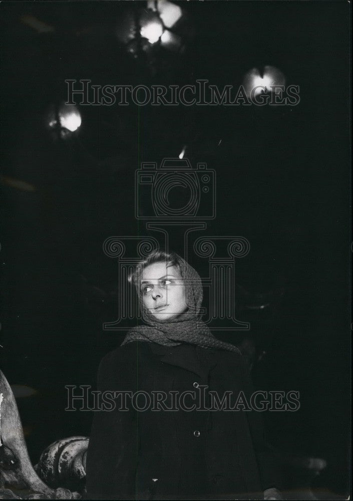 1956 Press Photo Ingrid Bergman Actress Scene Film Anastasia Paris - Historic Images
