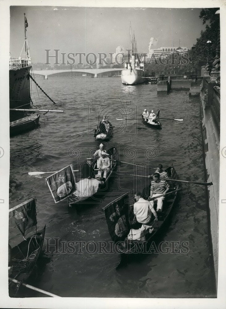 1956, Richard Turk Swam Marker Thames River Expedition - KSB42585 - Historic Images