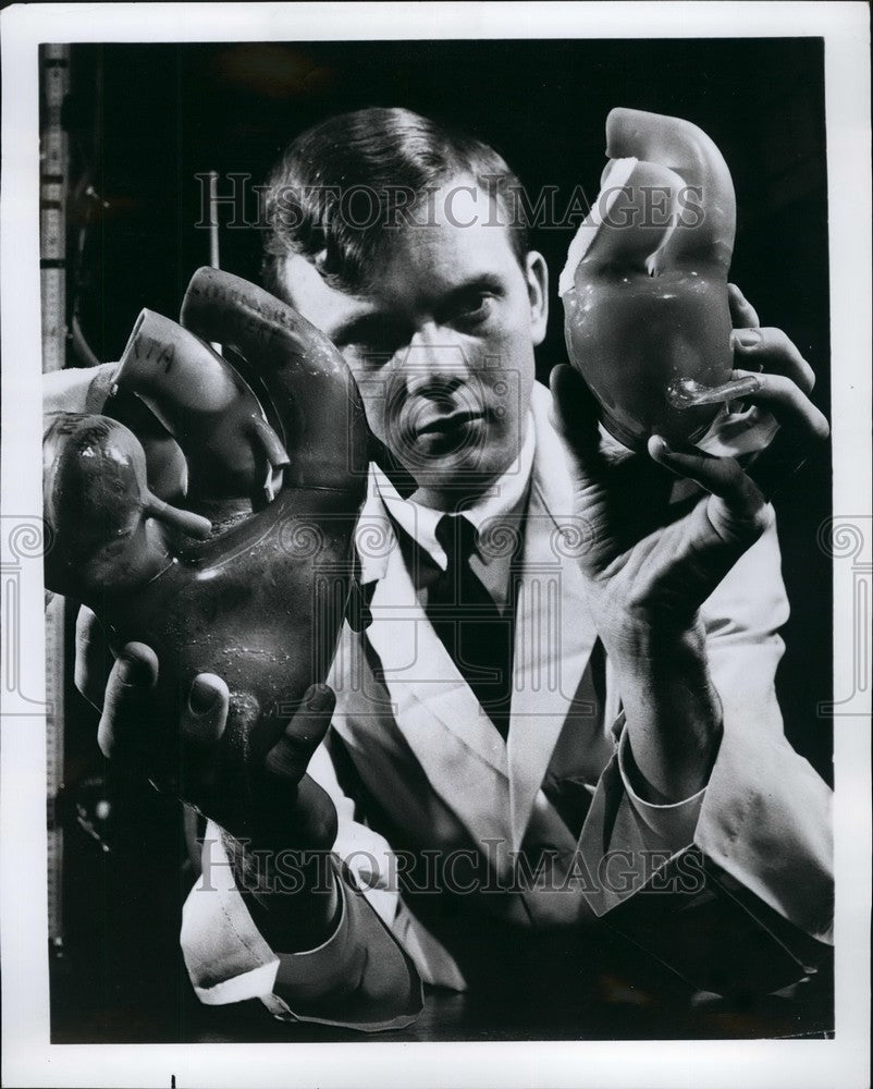 Press Photo  James Wright Goodyear Tire &amp; Rubber Company Lab Tech-Rubber Hearts - Historic Images