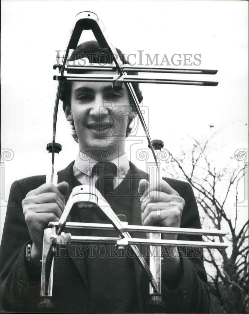 Press Photo Howard Calvert has prize winning invention - KSB42853-Historic Images